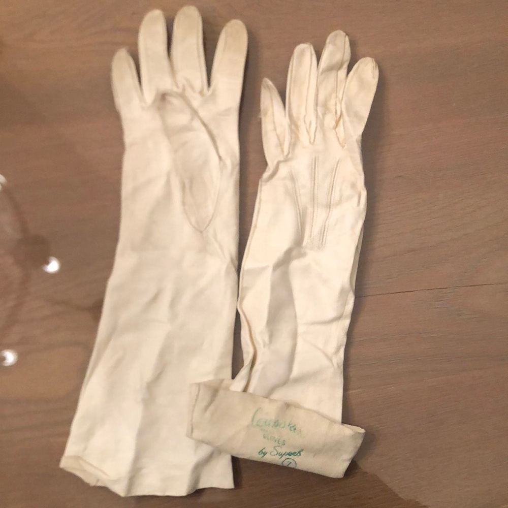 Vintage Careskin Gloves by Superb; Washable. Size 7